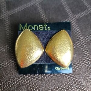 Vtg New Old Stoke Monet Gold Tone Hammered Clip-On Earrings